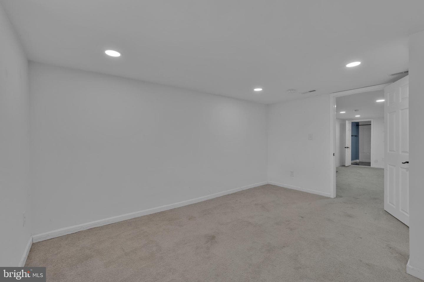 613 W 33rd Street photo 33