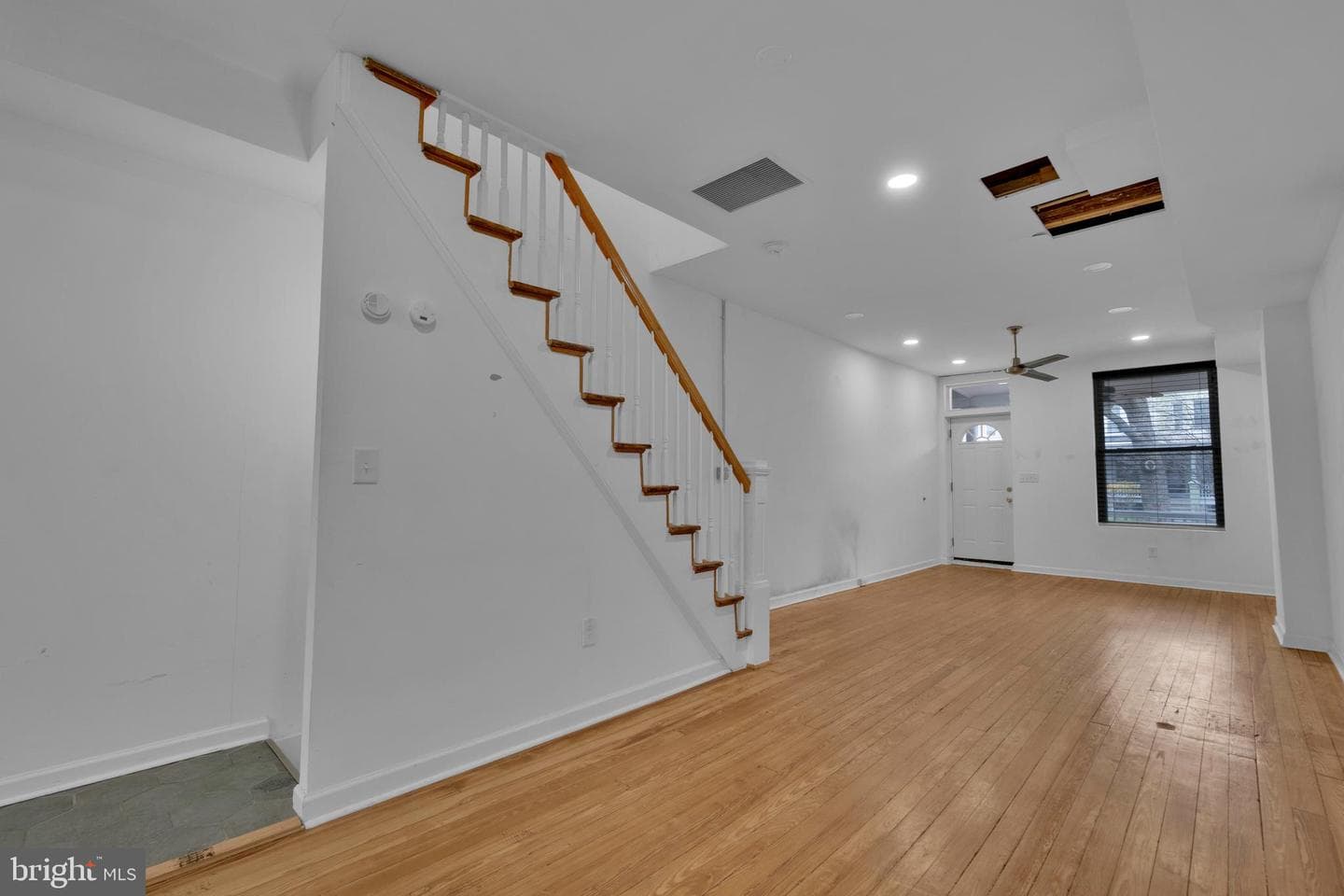 613 W 33rd Street photo 6