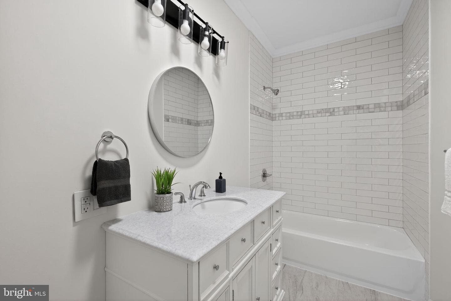 2737 Riggs Avenue photo 18