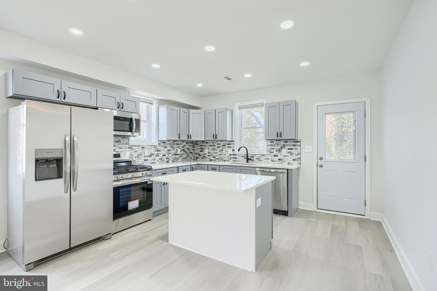 3114 Mary Avenue photo 2