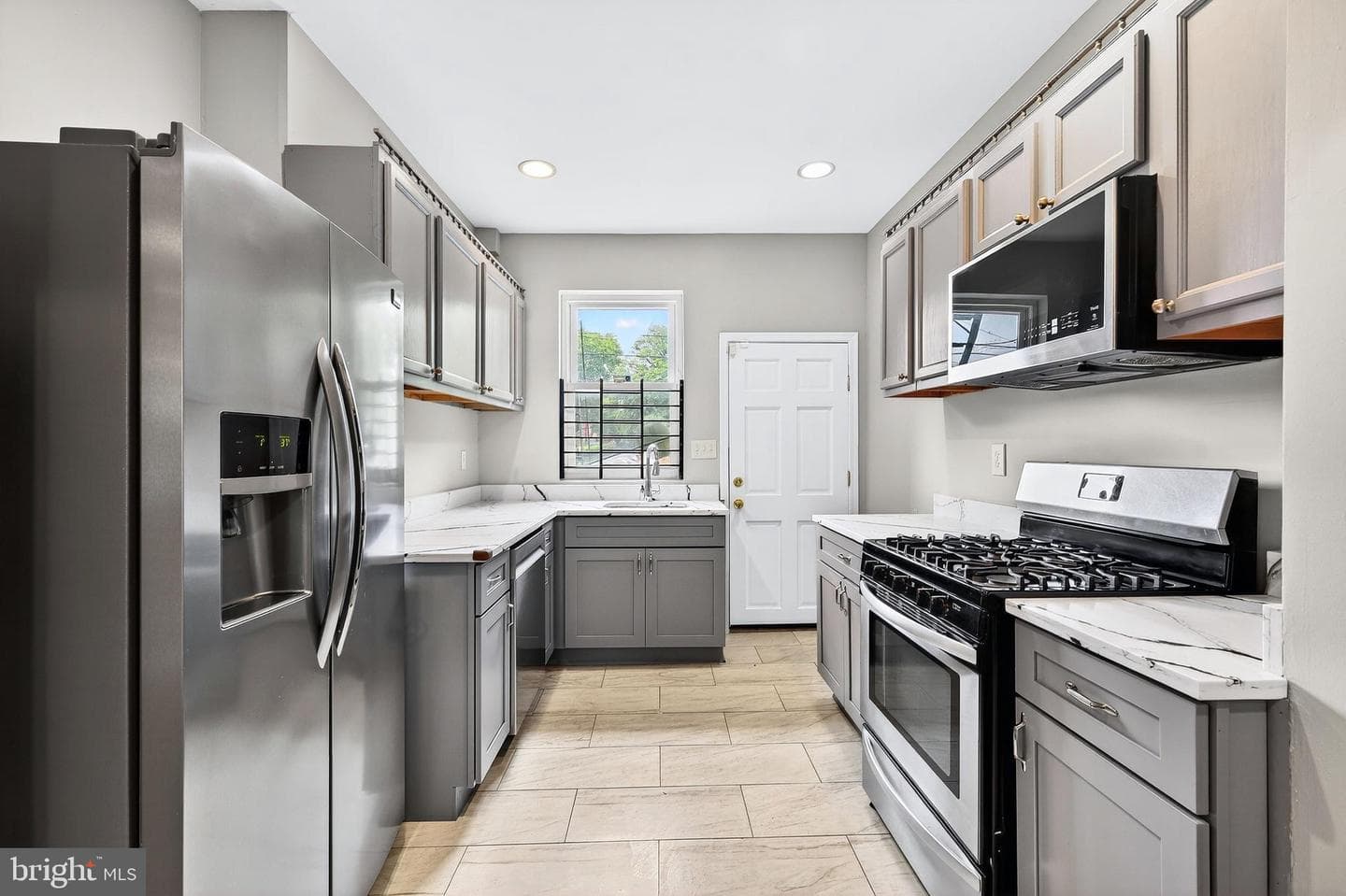 1014 N Broadway photo 13