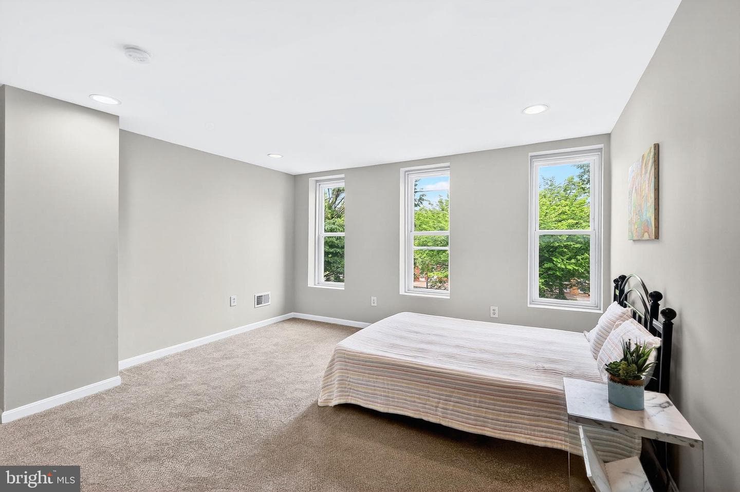 1014 N Broadway photo 16