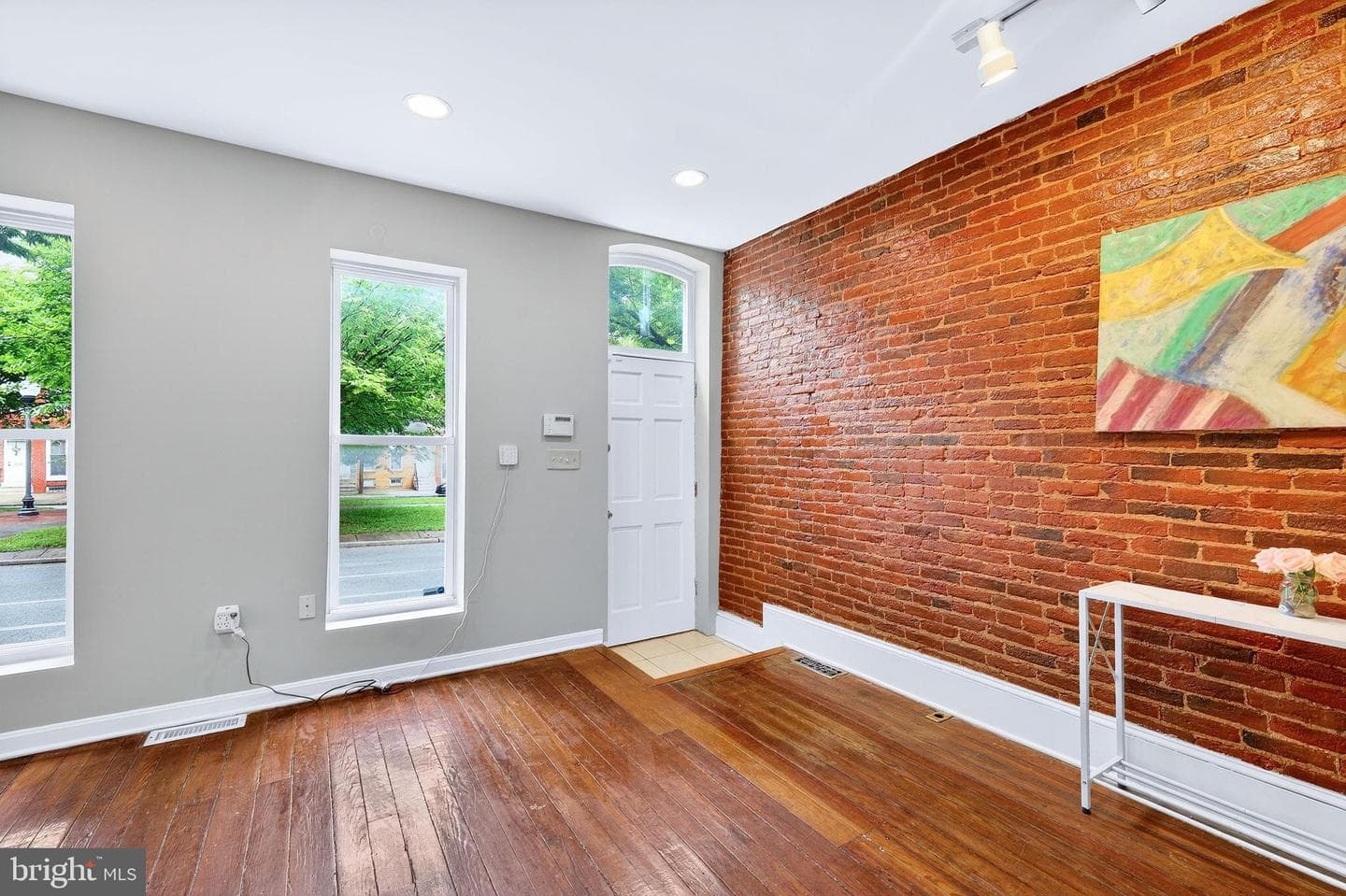 1014 N Broadway photo 5