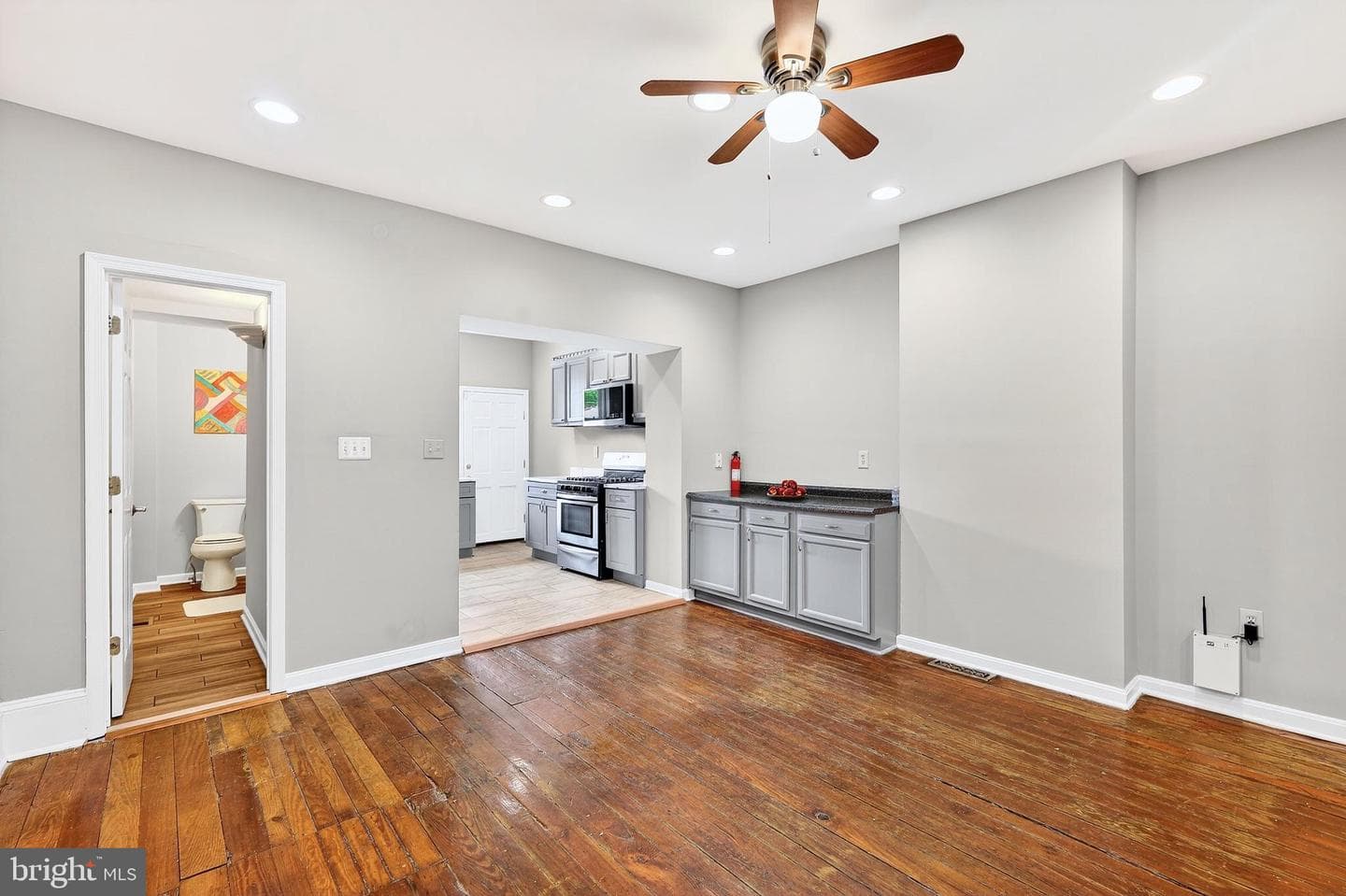 1014 N Broadway photo 8