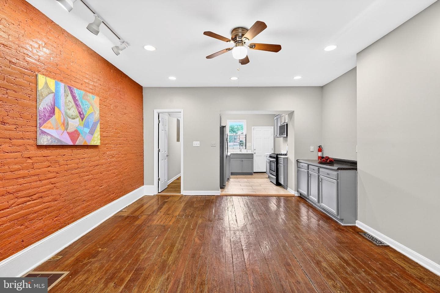 1014 N Broadway photo 9