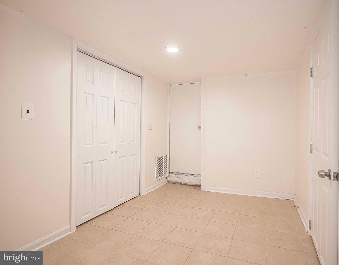 2946 Wyman Parkway photo 21