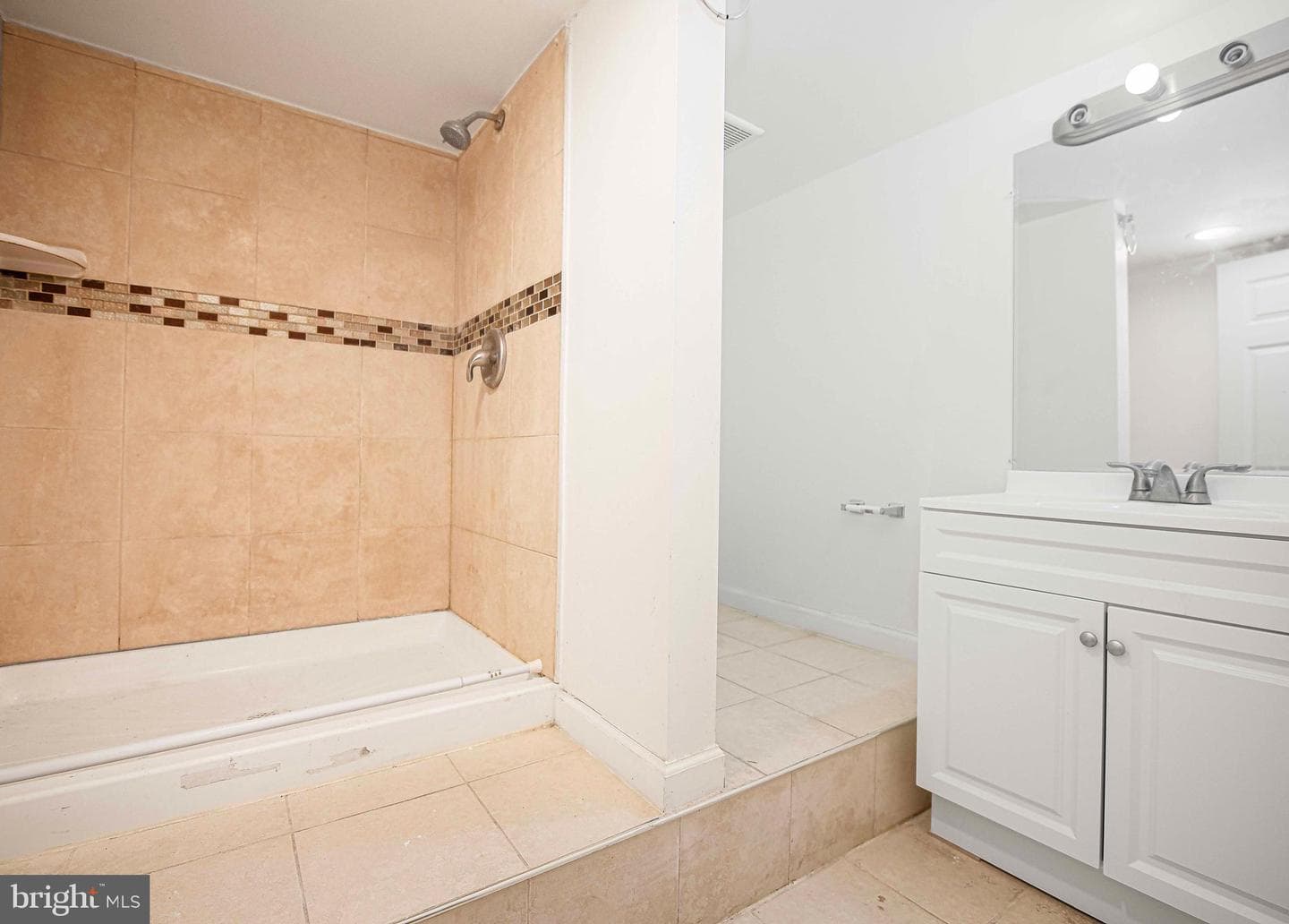 2946 Wyman Parkway photo 23