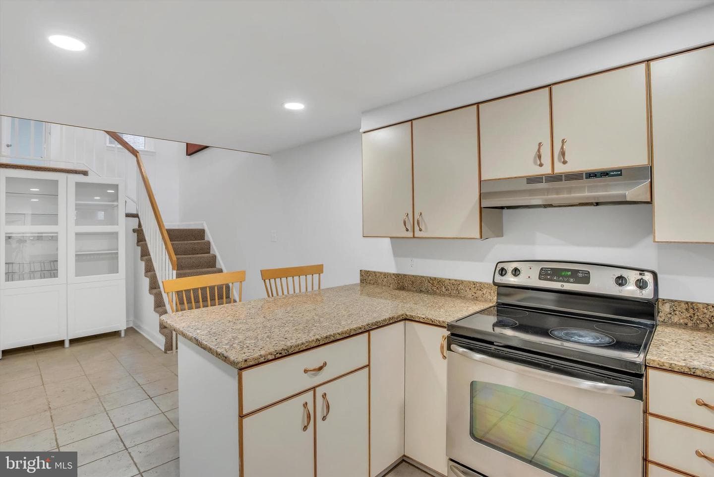 805 S Charles Street S photo 10