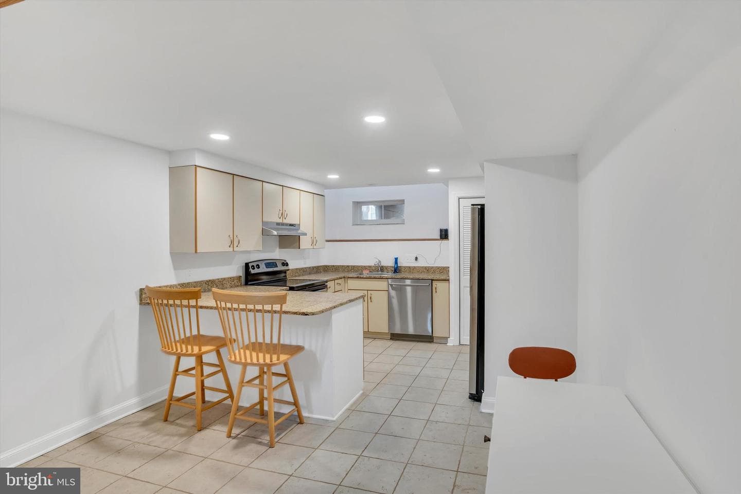 805 S Charles Street S photo 8