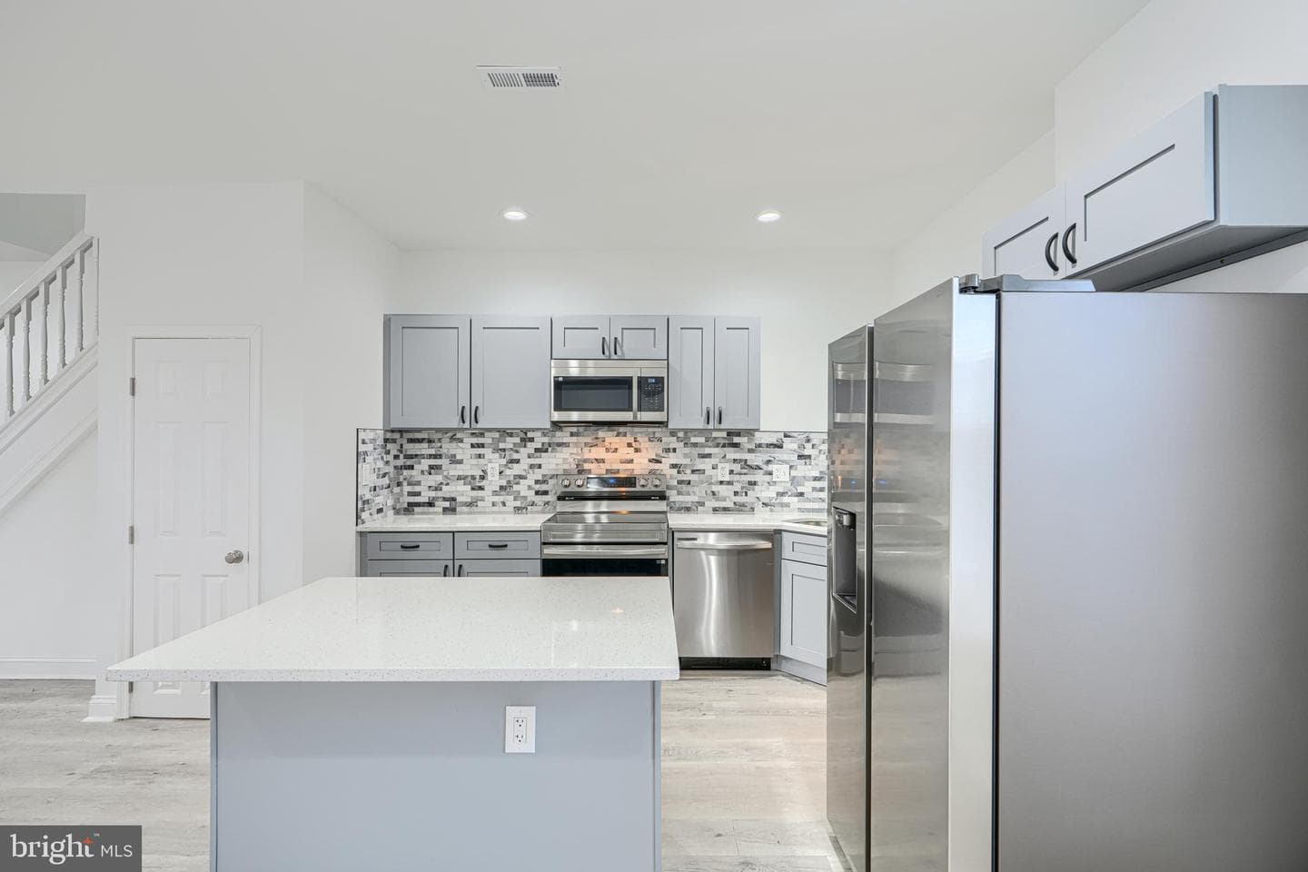 615 Linnard Street photo 2