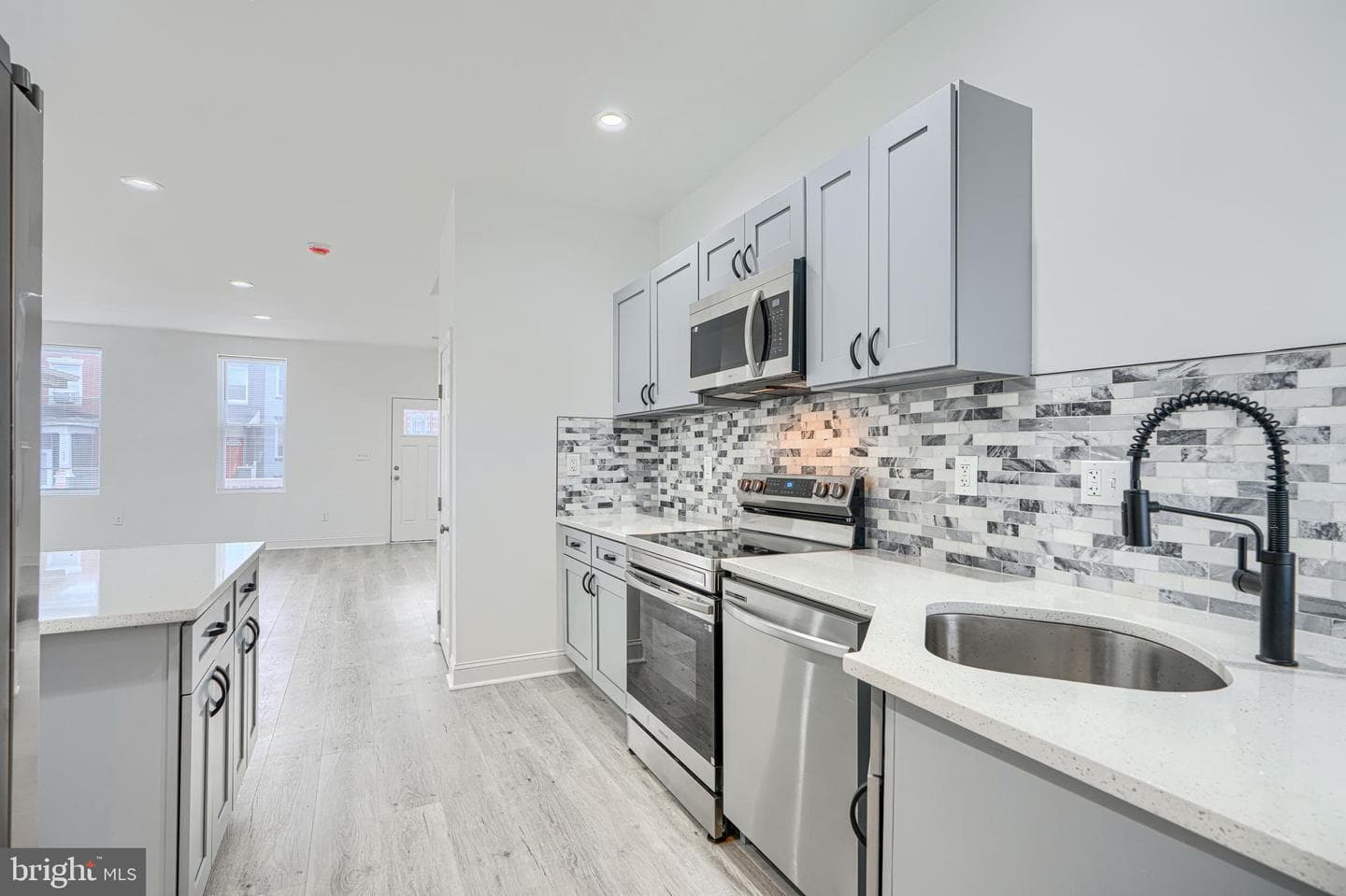 615 Linnard Street photo 4