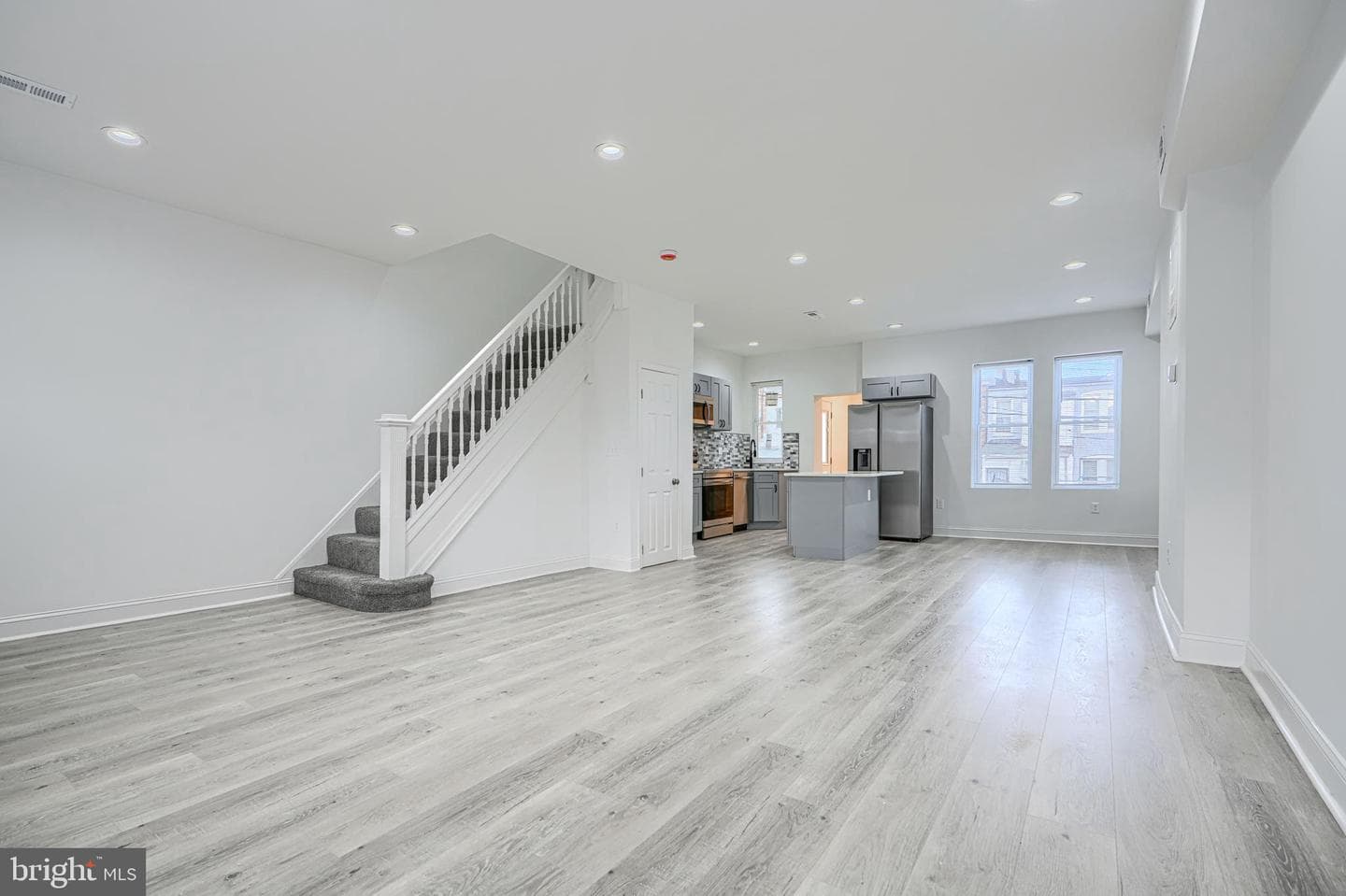 615 Linnard Street photo 9