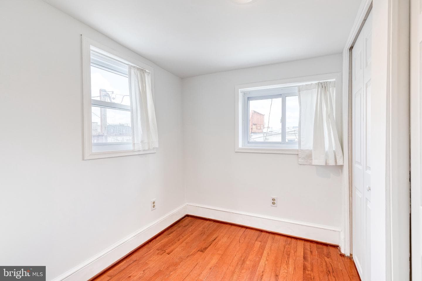 920 S Ellwood Avenue photo 20