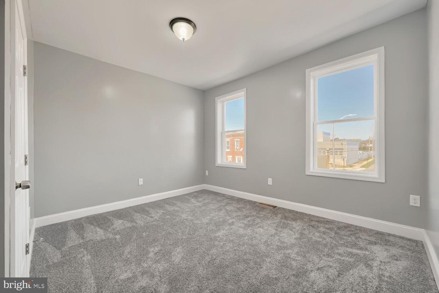 3127 E Monument Street photo 11