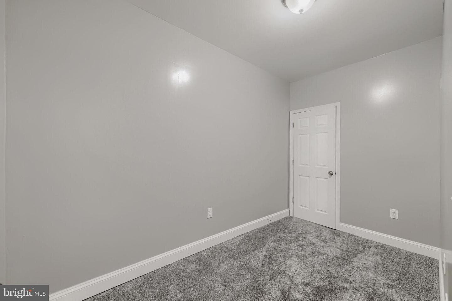 3127 E Monument Street photo 17
