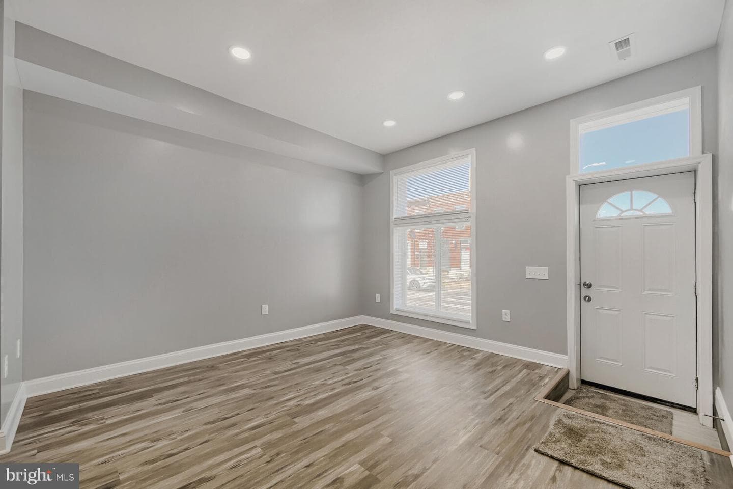 3127 E Monument Street photo 5