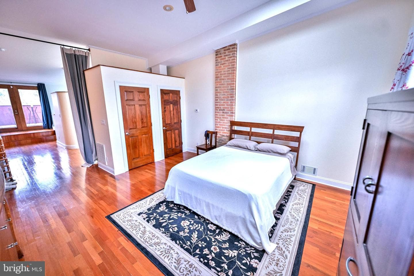 240 Wilson Street photo 43