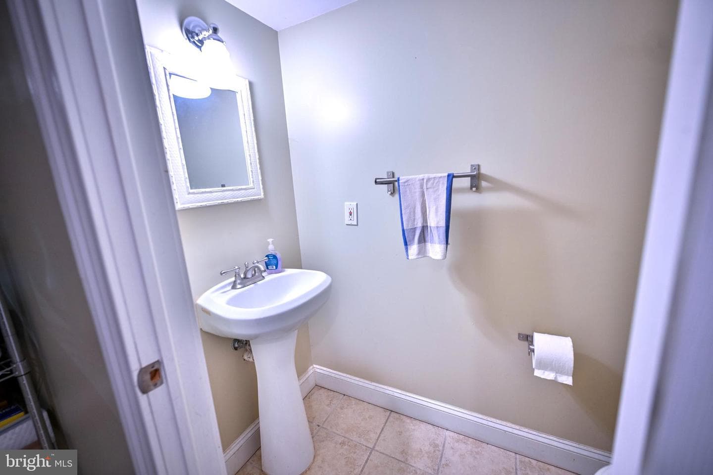 240 Wilson Street photo 58