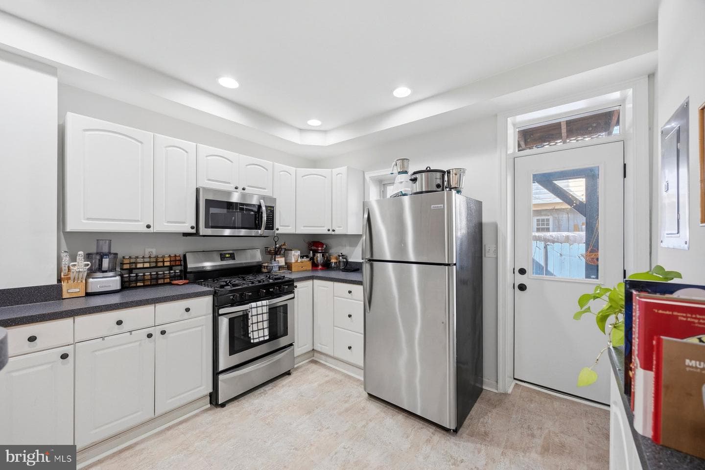 420 E Clement Street photo 11