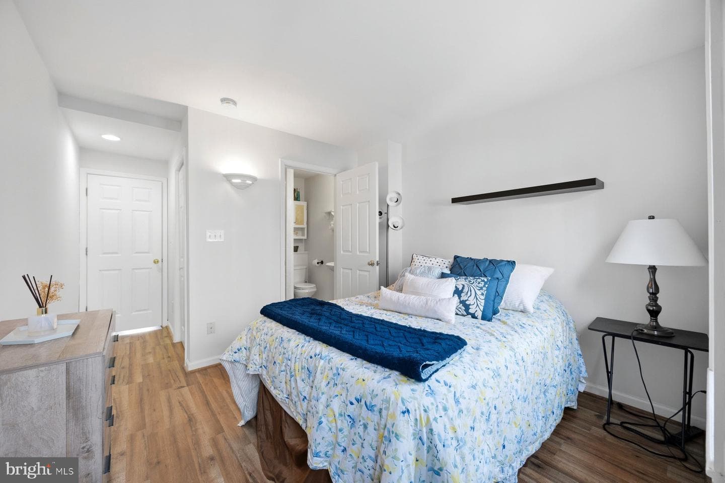 420 E Clement Street photo 17