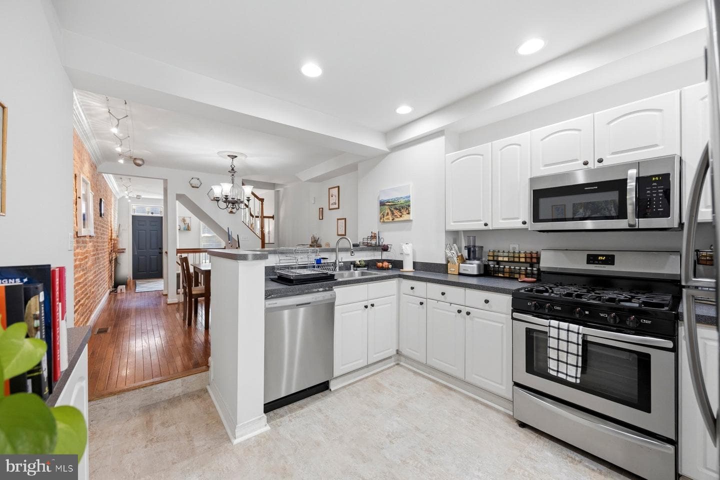 420 E Clement Street photo 3
