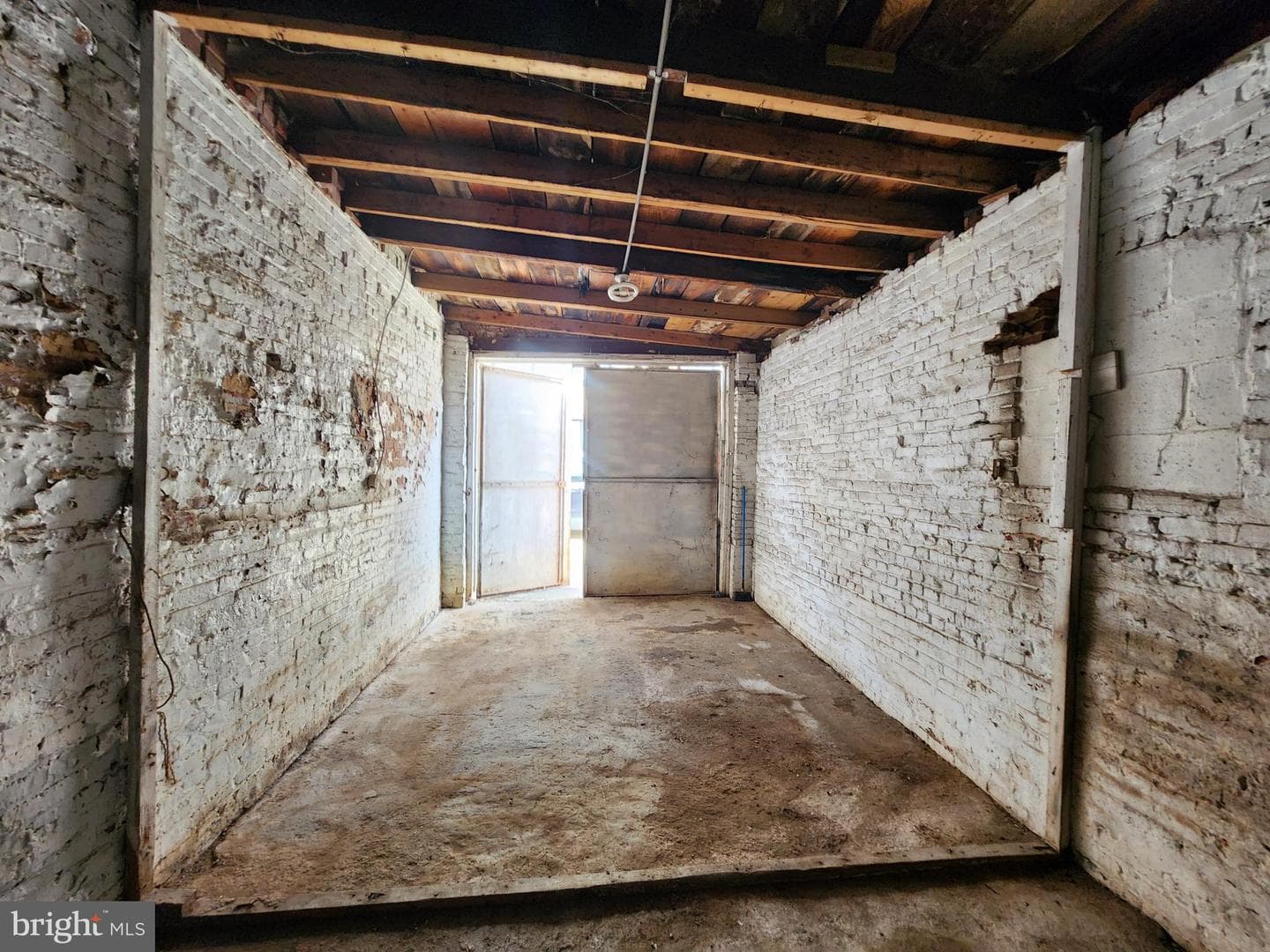 Garage on CONKLING STREET photo 11