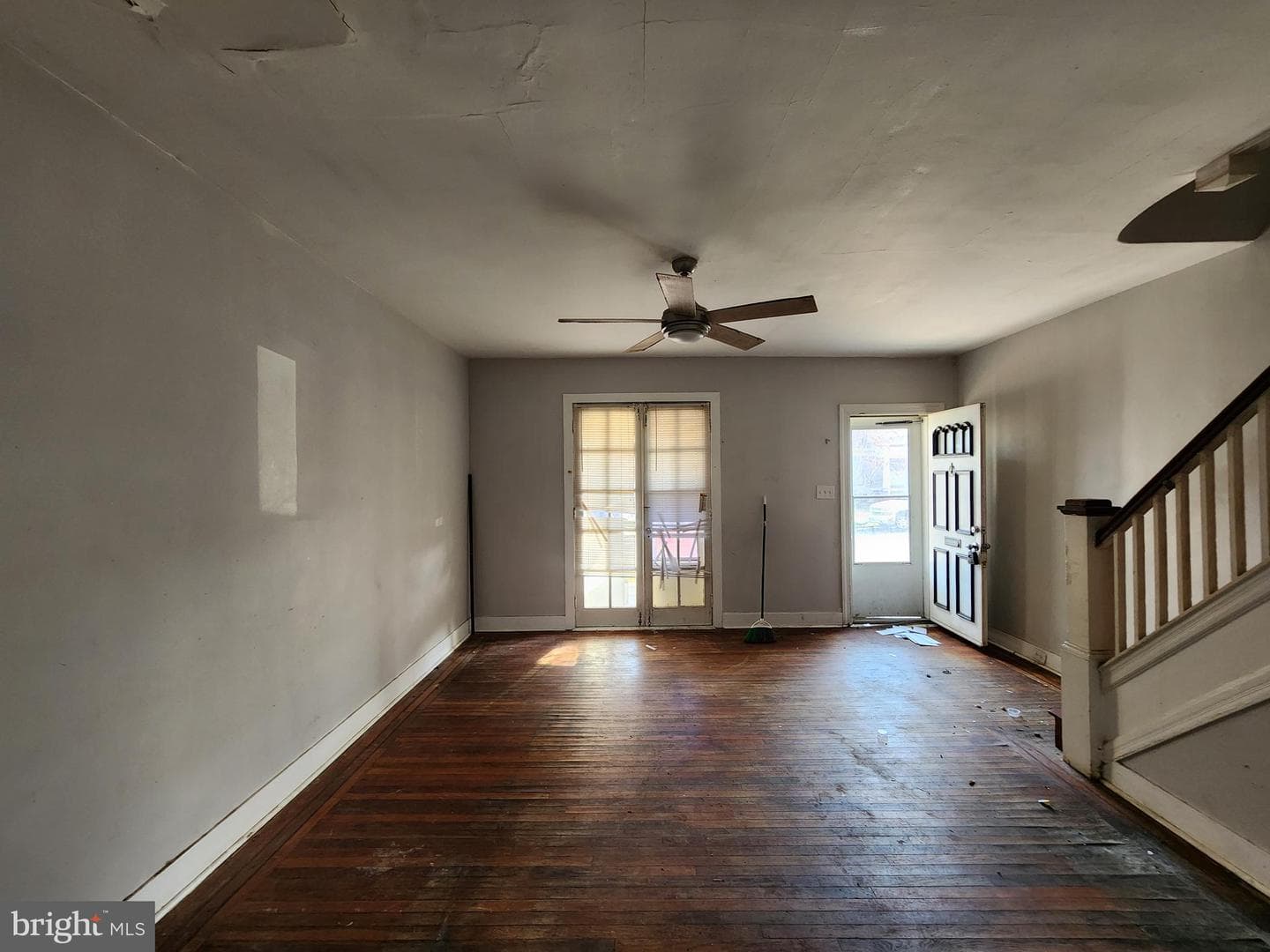 1115 Bonaparte Avenue photo 6