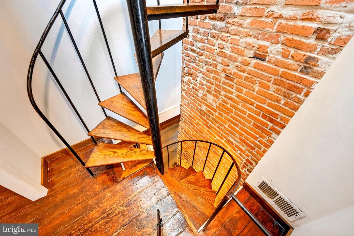 11 E Wheeling Street photo 29