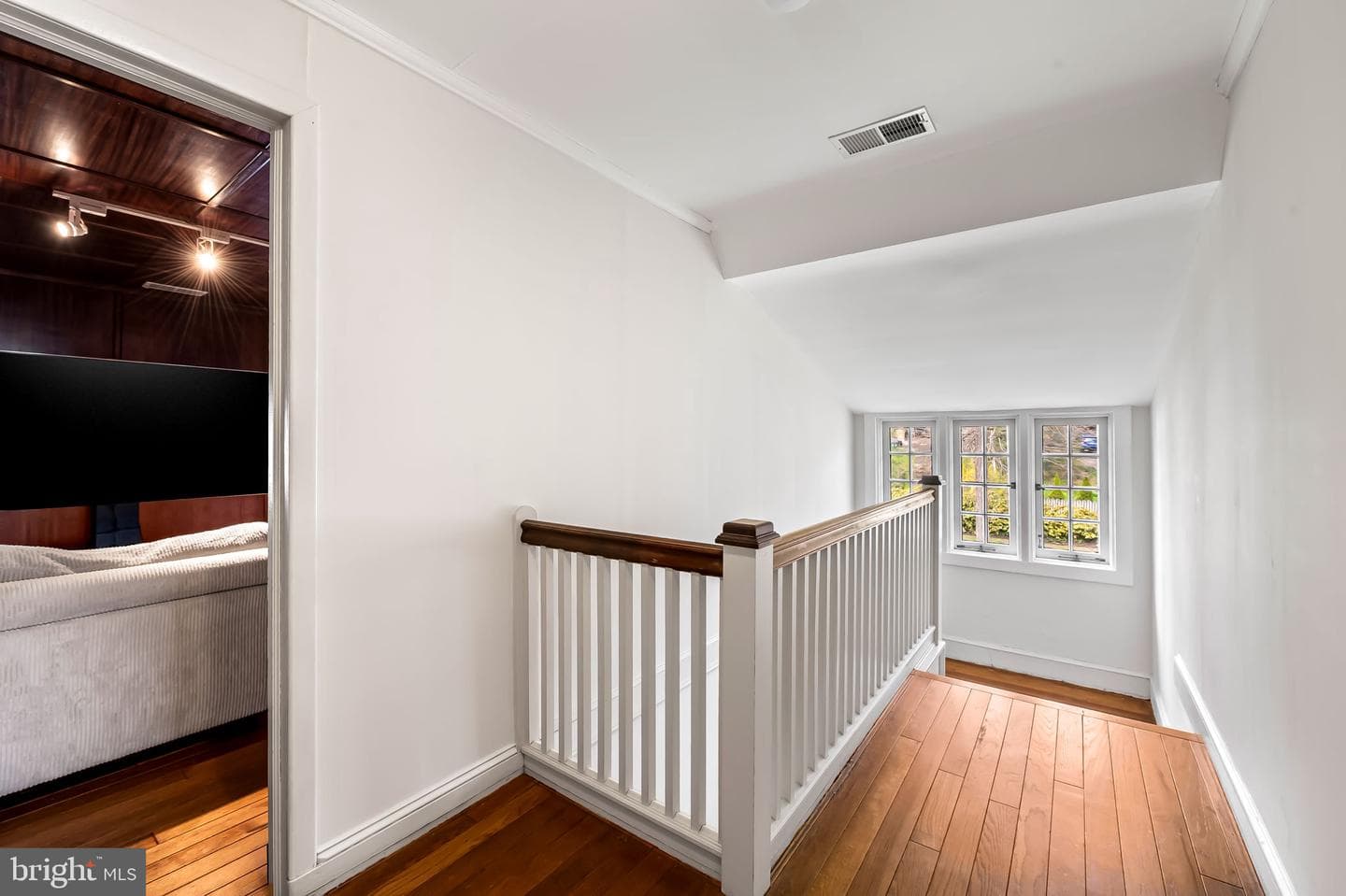328 Tunbridge Road photo 33