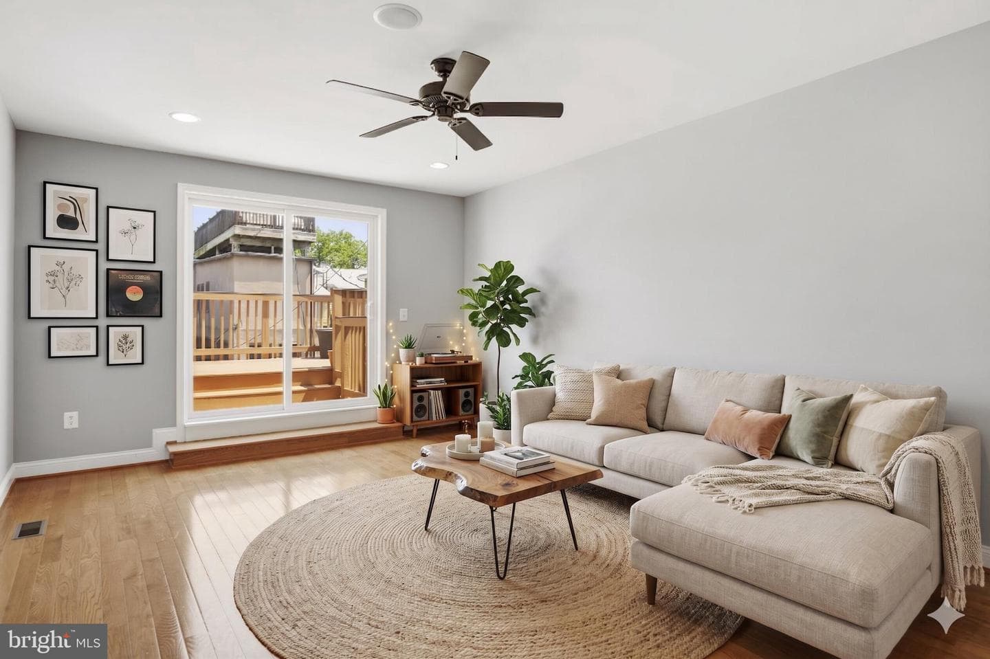 1131 William Street photo 20