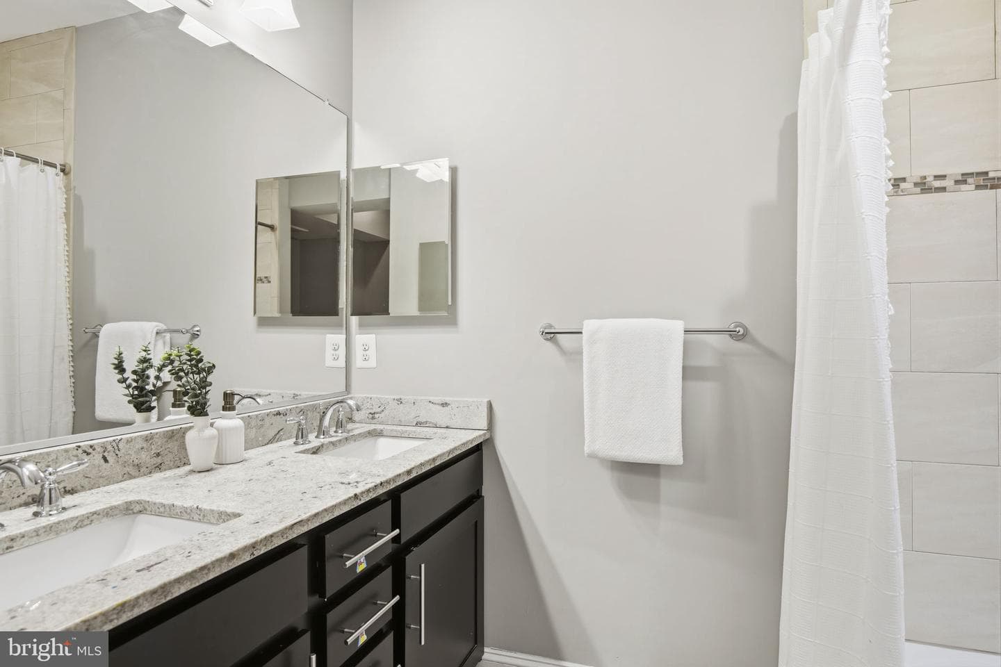 1131 William Street photo 25