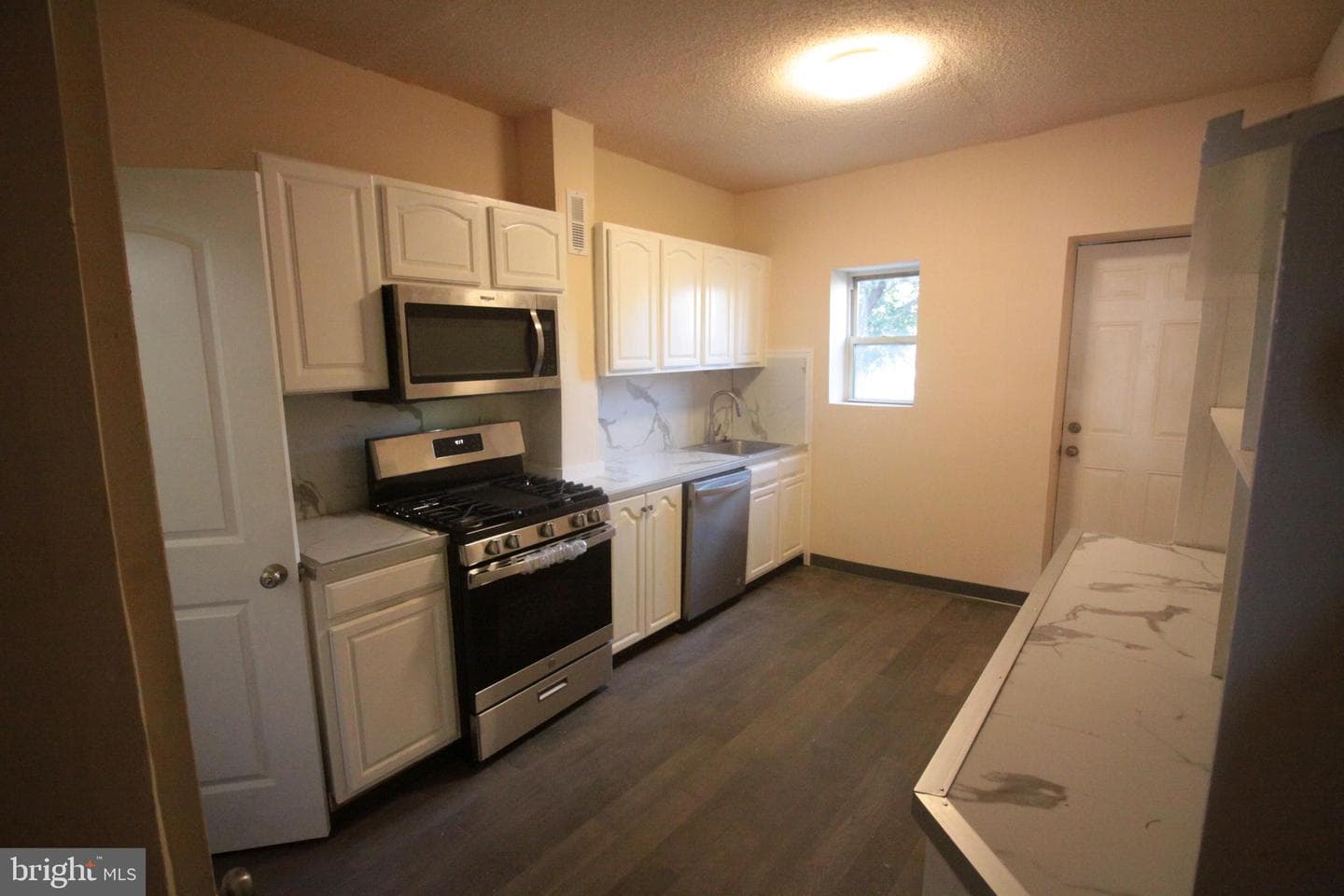2704 Greenmount Avenue photo 5