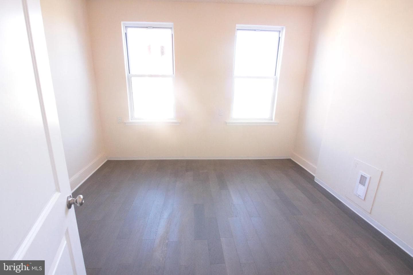 2704 Greenmount Avenue photo 9