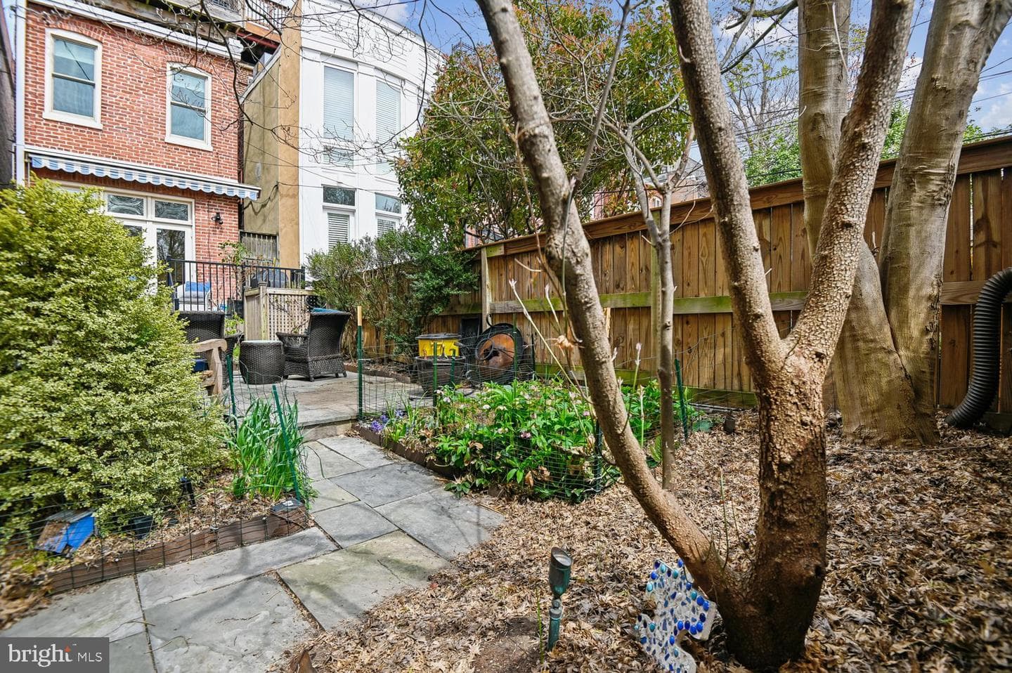 335 Warren Avenue photo 45