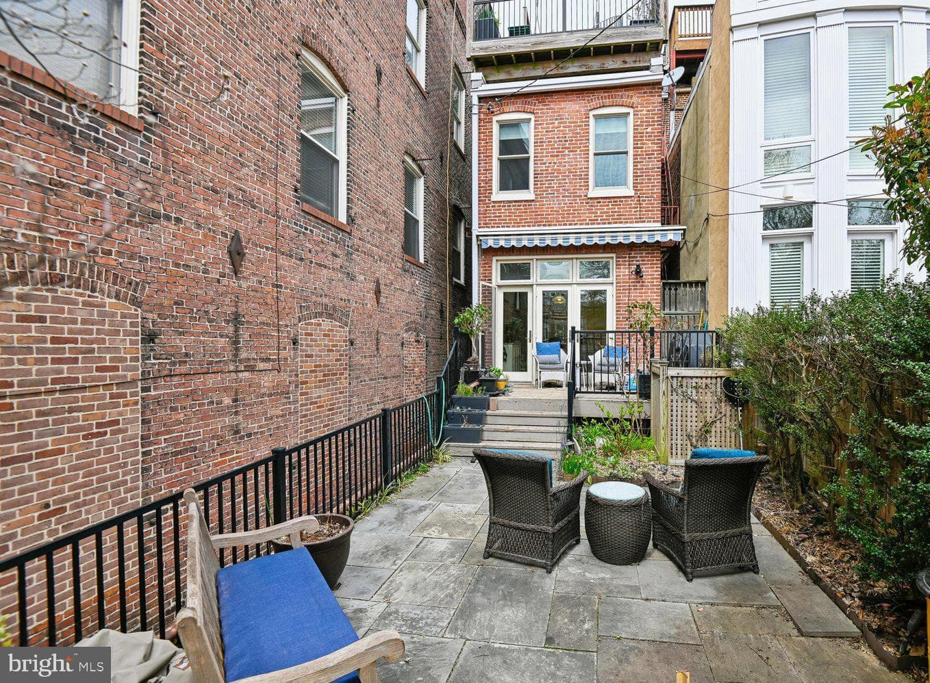 335 Warren Avenue photo 46