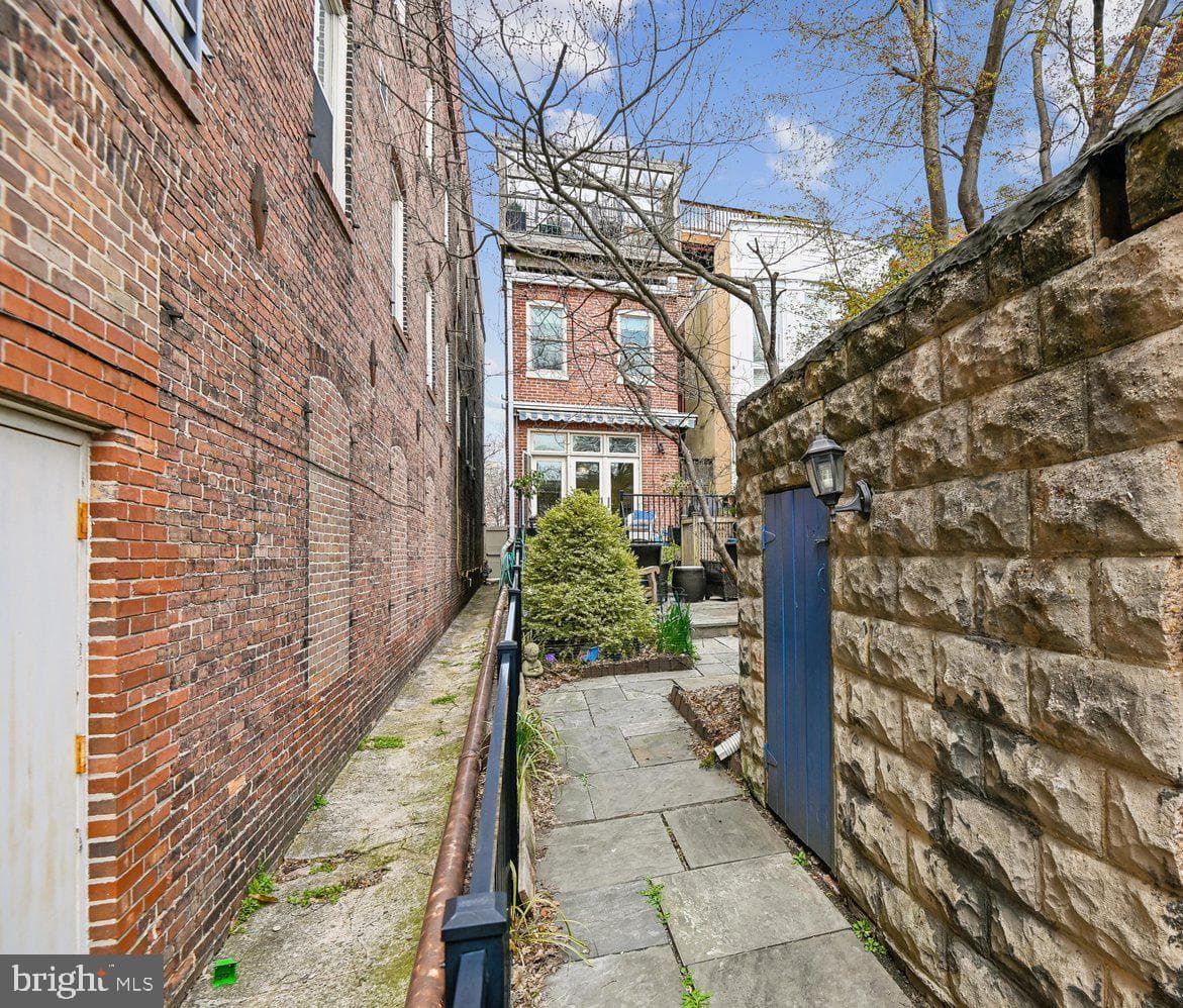 335 Warren Avenue photo 47