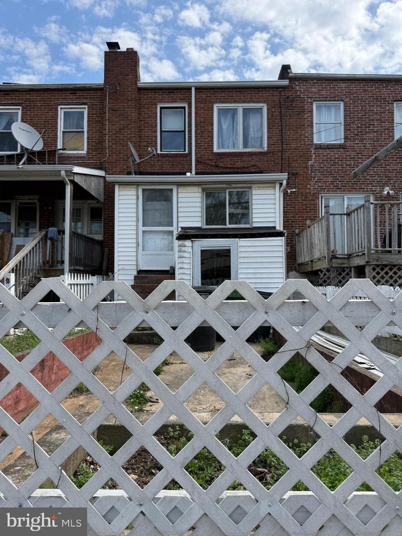 1006 Iris Avenue photo 2