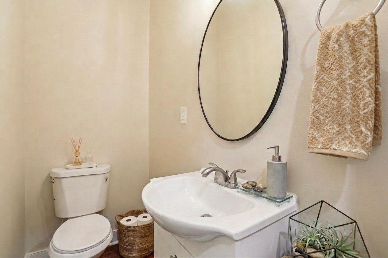 1602 N Bond Street photo 7