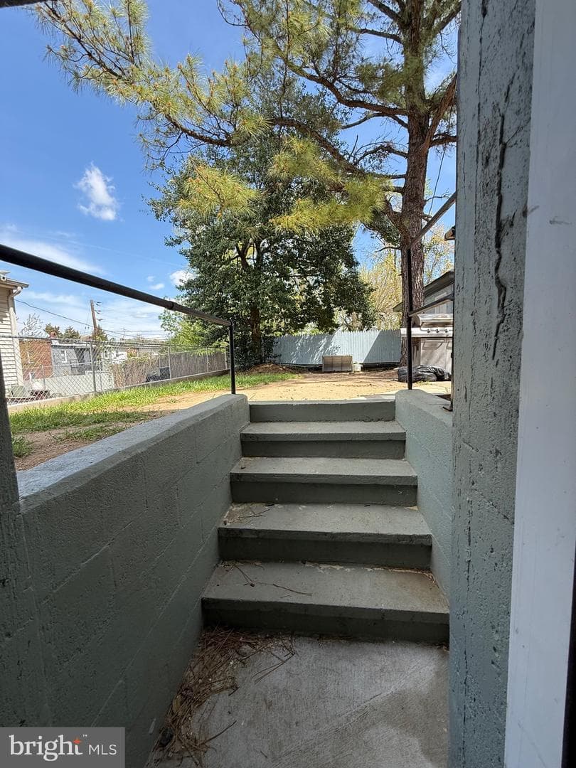 804 Pontiac Avenue photo 19