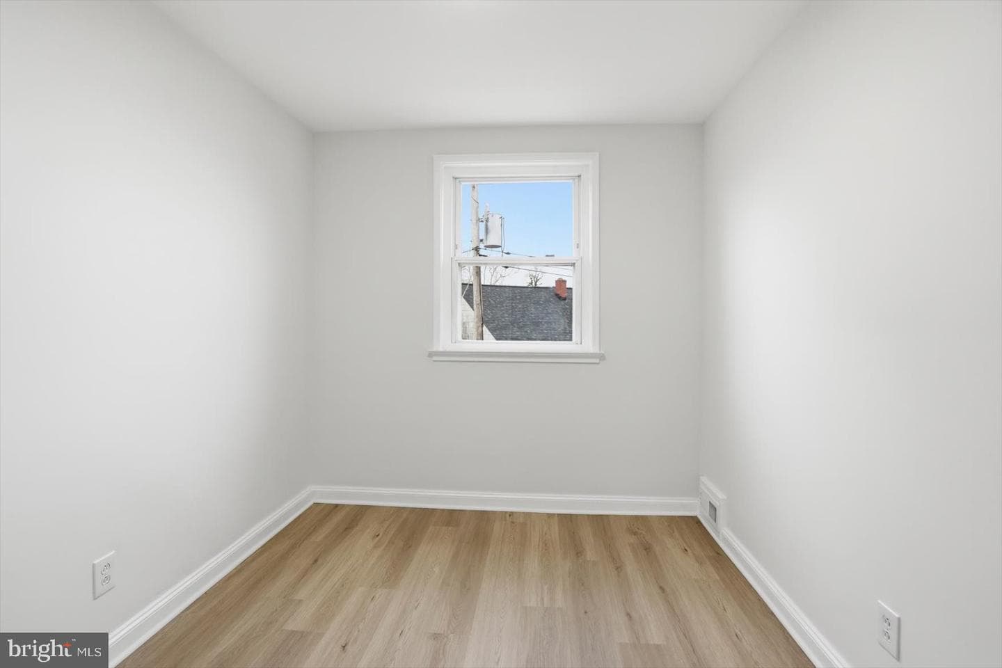2045 Woodbourne Avenue photo 15