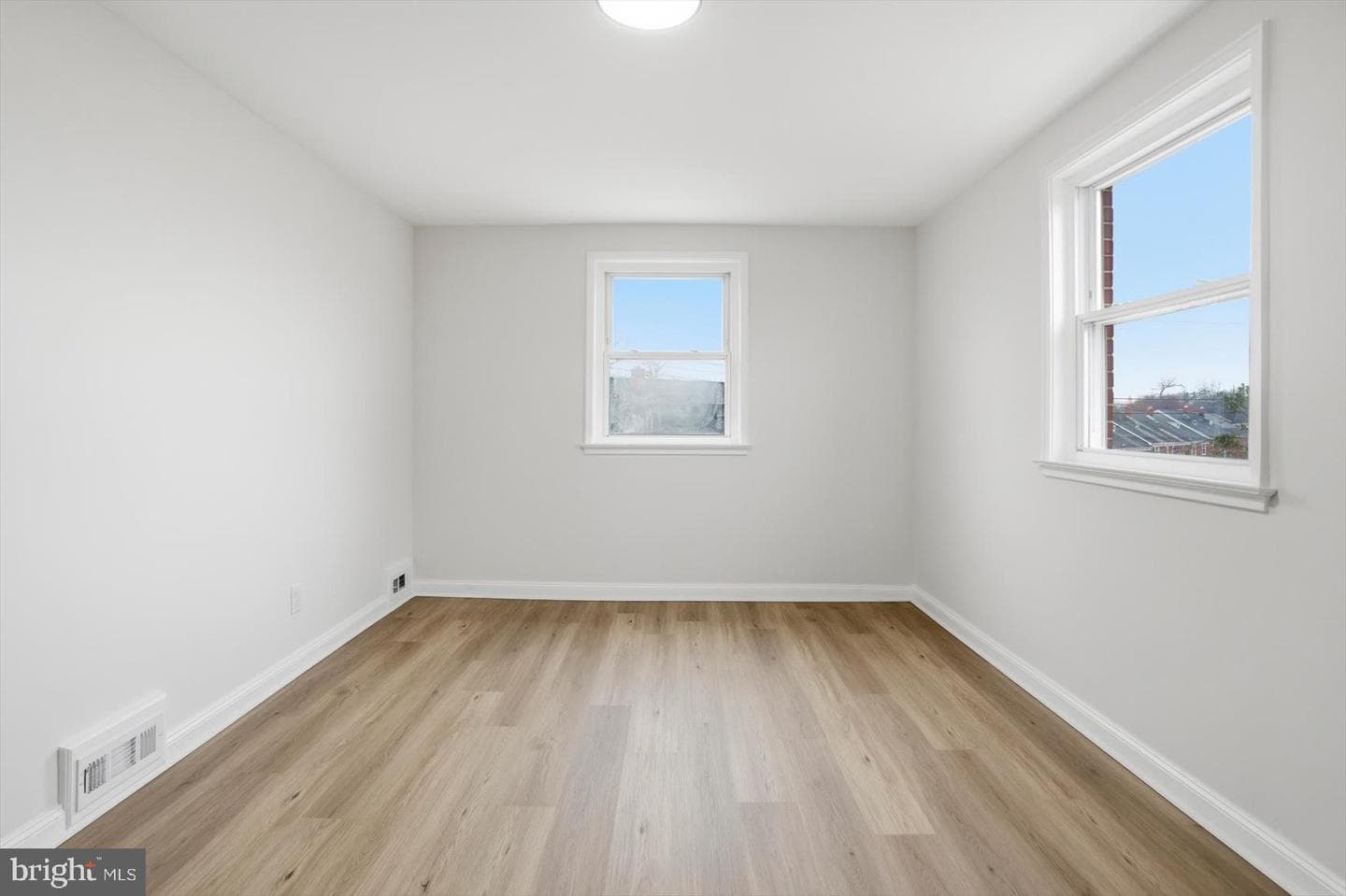 2045 Woodbourne Avenue photo 18