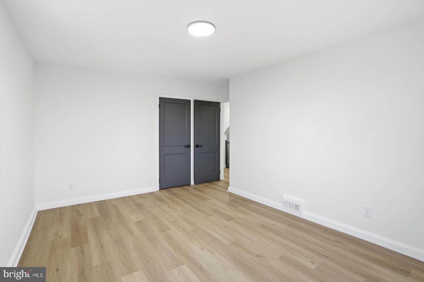 2045 Woodbourne Avenue photo 19