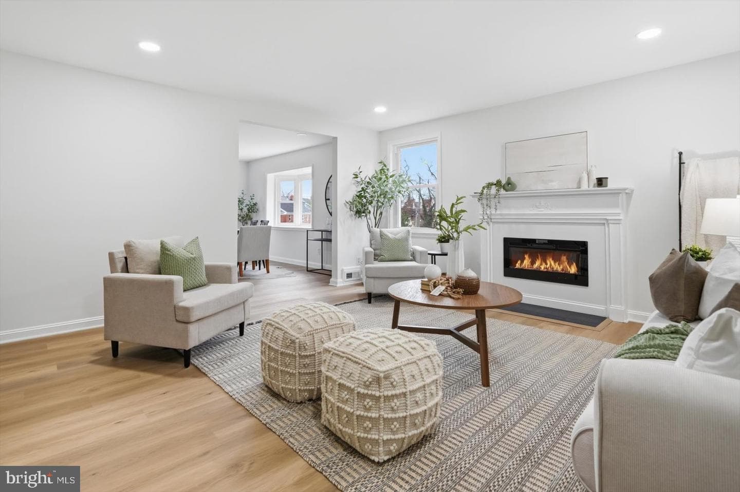 2045 Woodbourne Avenue photo 2