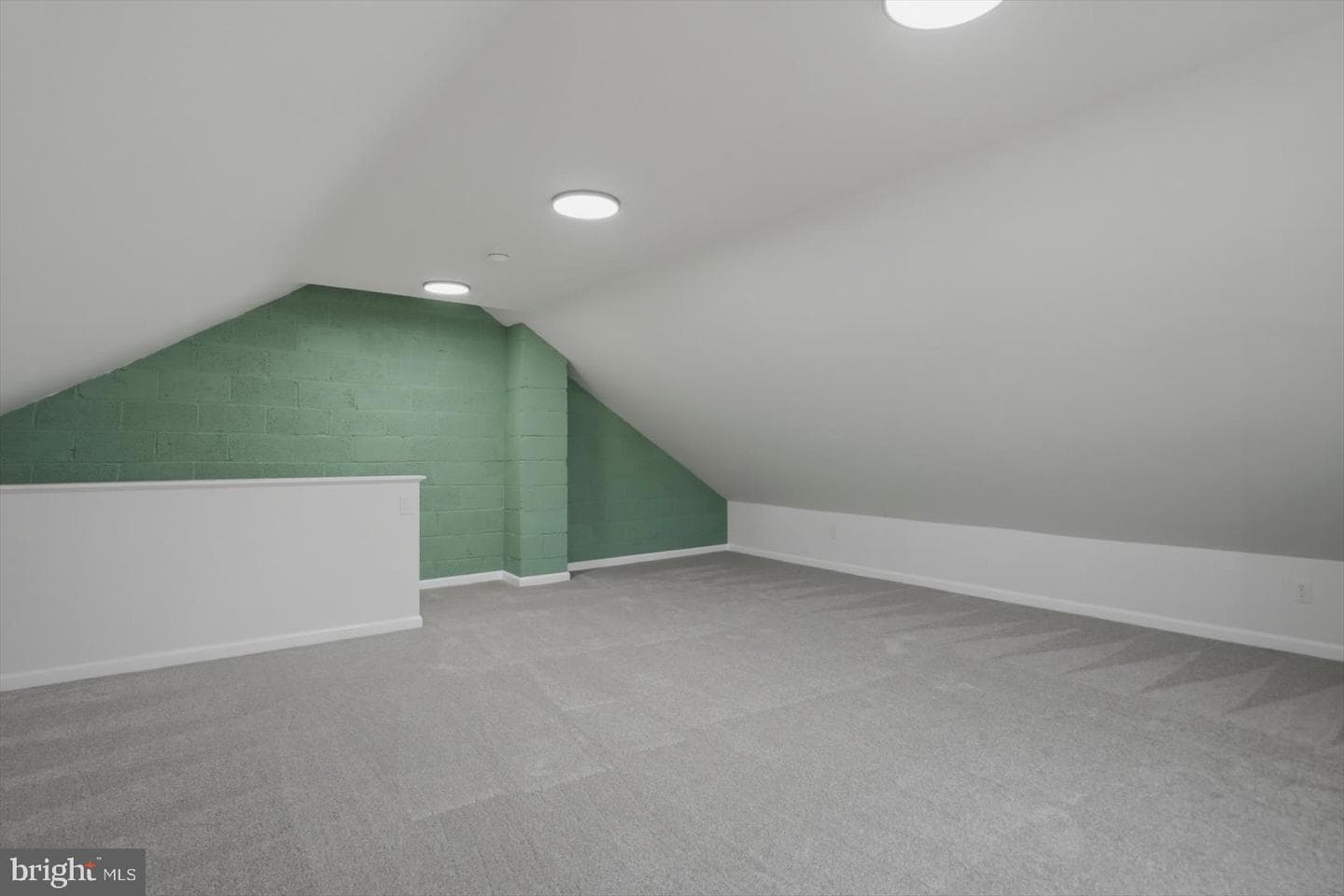 2045 Woodbourne Avenue photo 28