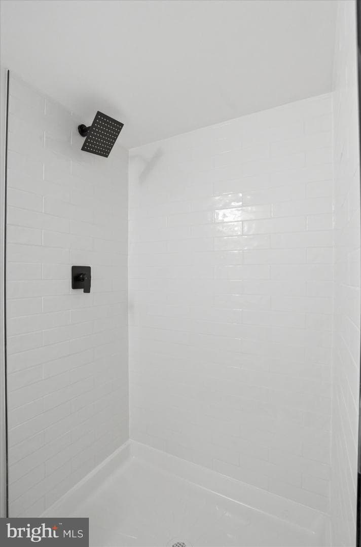 2045 Woodbourne Avenue photo 33
