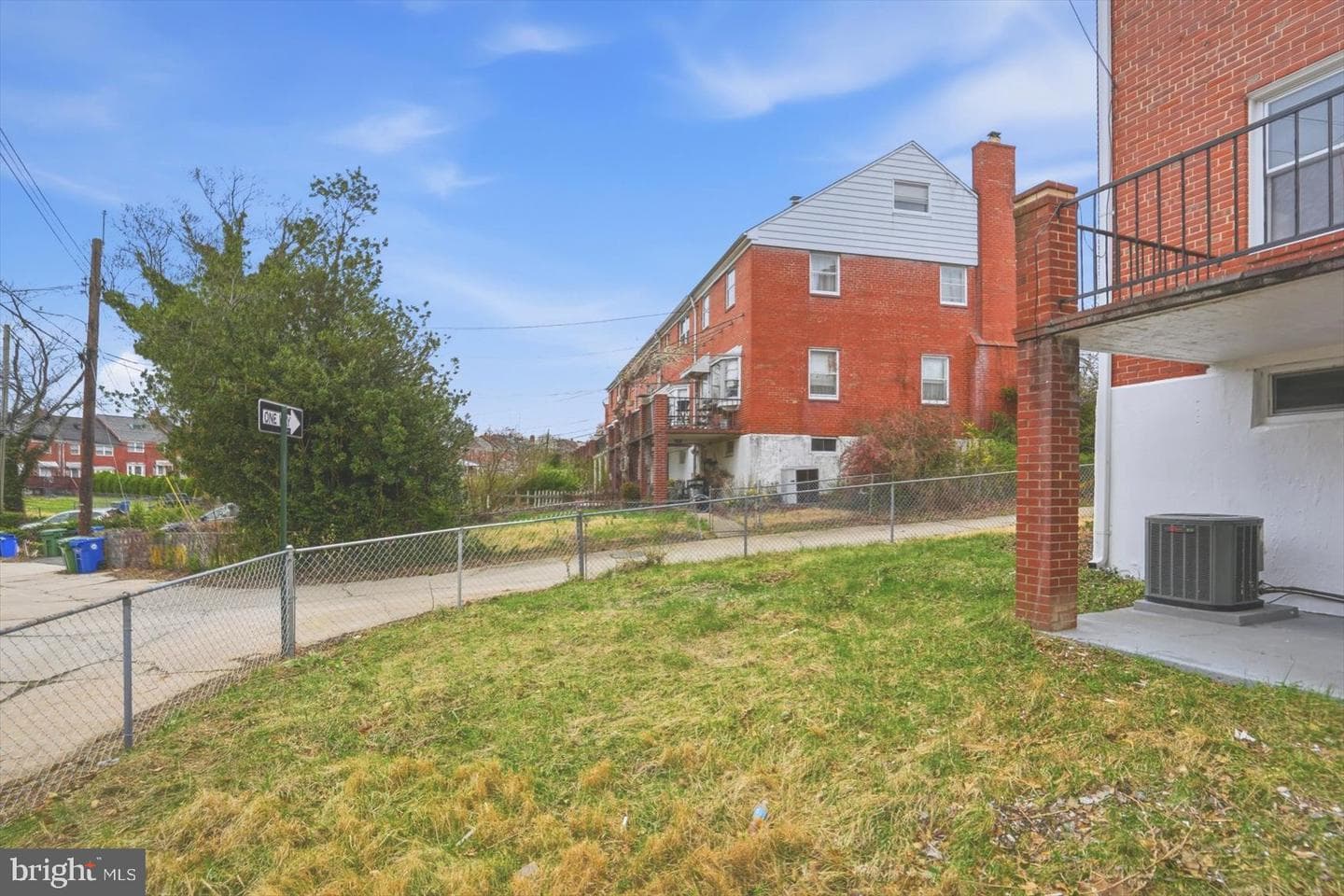 2045 Woodbourne Avenue photo 36