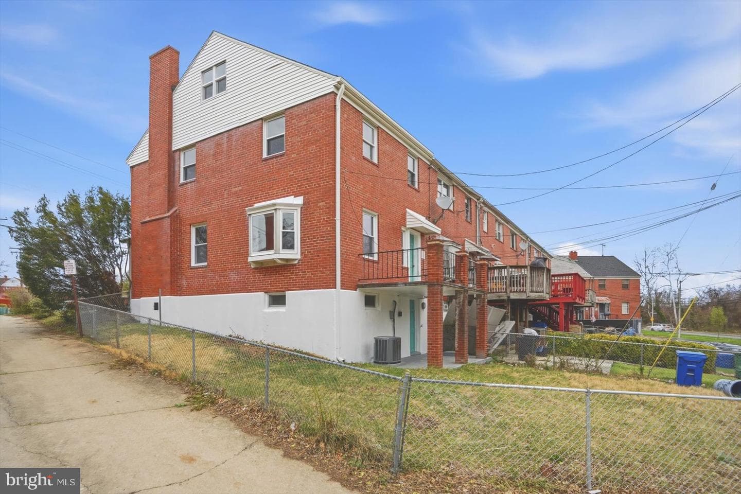 2045 Woodbourne Avenue photo 38