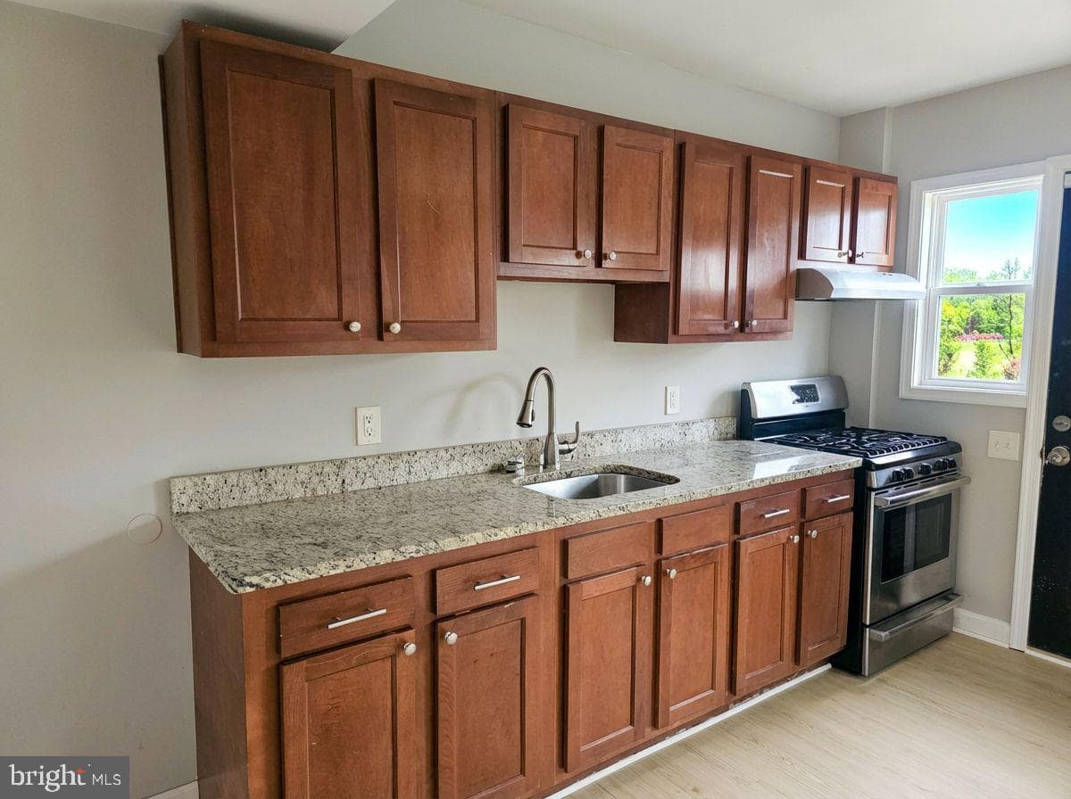 4715 Williston Street photo 8