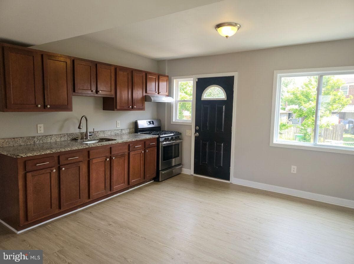 4715 Williston Street photo 9
