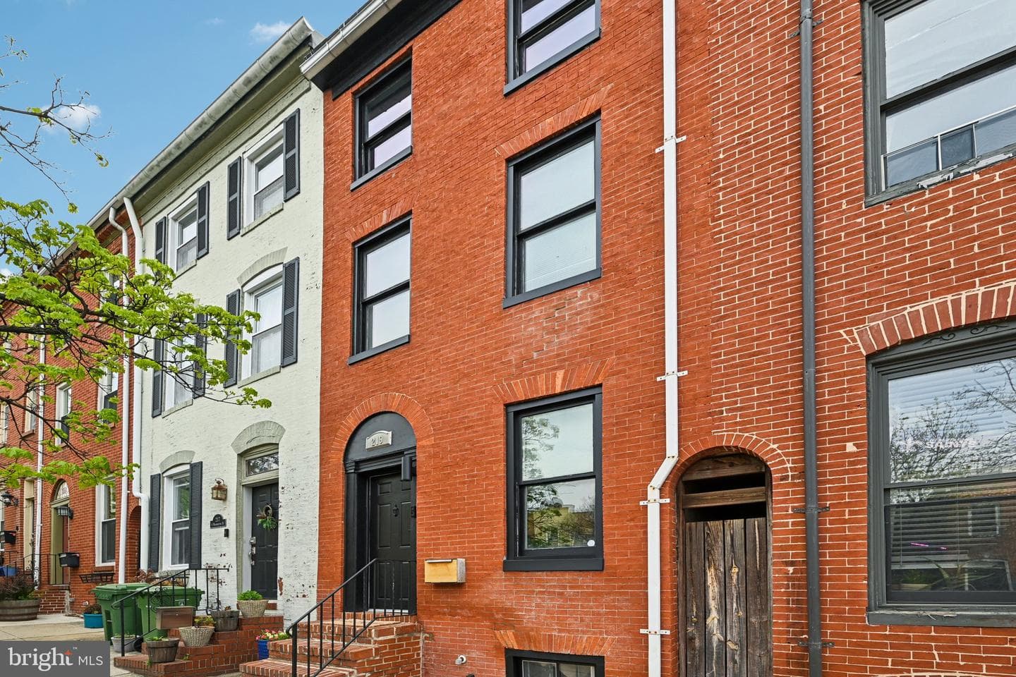 219 S Washington Street photo 4